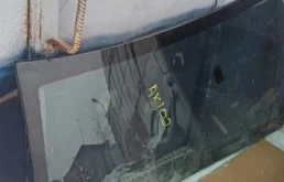 Стекла и зеркала для Opel Insignia 2016 года на фотографиях