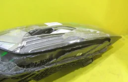 Фара правая для Audi Q7 2015 года на фотографиях