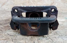 Суппорт задний правый для Suzuki Grand Vitara на фотографиях