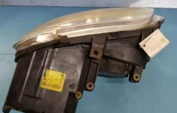 Фары для Volkswagen Touran 2005 года на фотографиях