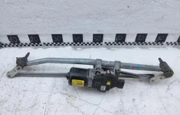 Трапеция стеклоочистителей для Renault Logan 2015 года на фотографиях