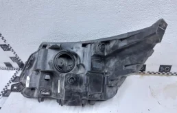 Фара правая для Ford Explorer 2012 года на фотографиях