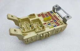 Блок предохранителей под капотом для Hyundai Solaris 1 рестайлинг 2014-2017