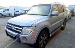 Передняя крышка двигателя для Mitsubishi Pajero на фотографиях