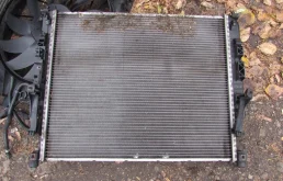 Радиатор охлаждения ДВС для Mercedes-Benz GL class 2010 года на фотографиях