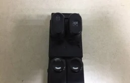 Блок управления стеклоподъемниками для Hyundai Solaris 2014 года на фотографиях