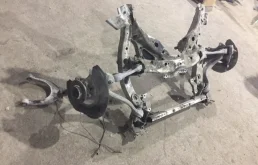 Подрамник двигателя для BMW 5er 2016 года на фотографиях