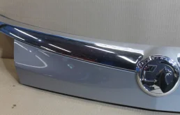 Накладка двери багажника для Opel Insignia 2014 года на фотографиях