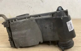 Корпус воздушного фильтра для Audi Q7 2010 года на фотографиях