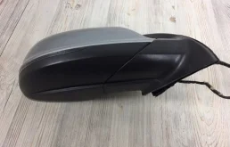 Стекла и зеркала для Audi Q7 2012 года на фотографиях