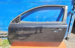 Дверь передняя левая для Volvo C30 2010 года на фотографиях