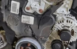 Двигатель без навесного для Volvo C30 2006 года на фотографиях