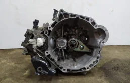 МКПП для Hyundai Solaris 2014 года на фотографиях