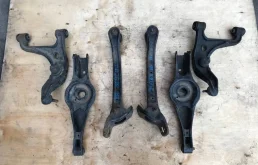 Рычаг задний правый верхний для Suzuki Grand Vitara 2012 года на фотографиях