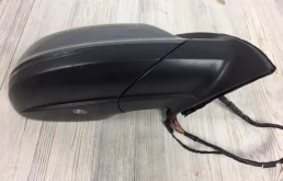 Стекла и зеркала для Audi Q7 2012 года на фотографиях