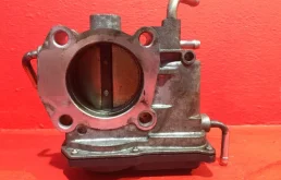 Дроссельная заслонка для Toyota RAV4 на фотографиях