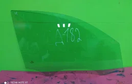 Стекла и зеркала для Audi Q3 2014 года на фотографиях