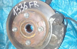 Кулак поворотный правый для Nissan Tiida на фотографиях