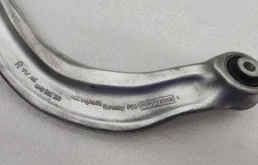 Рычаг задний правый нижний для Volkswagen Touareg 2020 года на фотографиях