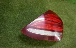 Фонарь внутренний правый для Mercedes-Benz E class на фотографиях