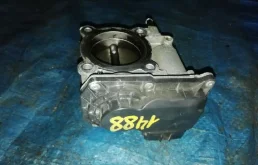 Дроссельная заслонка для Toyota RAV4 2015 года на фотографиях