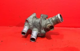 Корпус термостата системы охлаждения ДВС для Honda Civic 1997 года на фотографиях