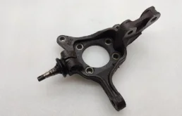 Кулак поворотный левый для Subaru Legacy 2013 года на фотографиях