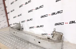 Усилитель переднего бампера для Volvo C30 на фотографиях