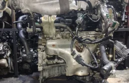 Двигатель без навесного для Nissan Pathfinder 2003 года на фотографиях