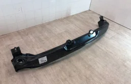 Усилитель бампера передний нижний для Mitsubishi Pajero Sport 2008 года на фотографиях