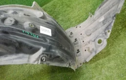 Подкрылок передний правый для Toyota Corolla 2019 года на фотографиях