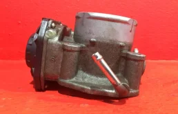 Дроссельная заслонка для Toyota RAV4 на фотографиях