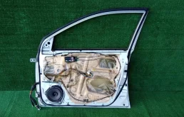 Дверь передняя левая для Toyota Corolla 2001 года на фотографиях