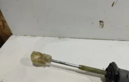 Трос кулисы (МКПП) для Hyundai Solaris 2015 года на фотографиях