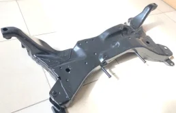 Подрамник двигателя для Mitsubishi Outlander 2008 года на фотографиях