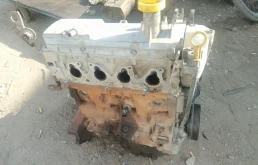 Двигатель для Renault Logan 2005 года на фотографиях