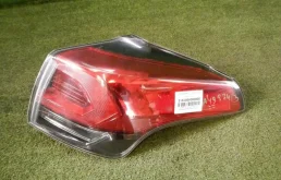 Фонарь внешний правый для Toyota RAV4 на фотографиях