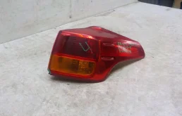 Фонарь внешний правый для Toyota RAV4 на фотографиях