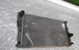 Радиатор охлаждения ДВС для BMW 3er 2018 года на фотографиях