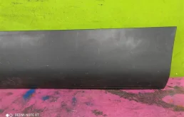 Молдинг двери задний левый для Audi Q7 2010 года на фотографиях