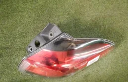 Фонарь внешний правый для Toyota RAV4 на фотографиях