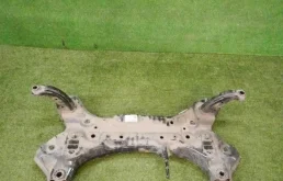 Подрамник двигателя для Hyundai Solaris 2021 года на фотографиях