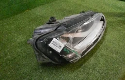 Фара правая для Volkswagen Jetta 2012 года на фотографиях