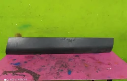 Молдинг двери передний правый для Audi Q7 2009 года на фотографиях