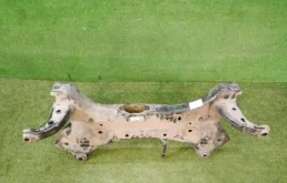 Подрамник двигателя для Hyundai Solaris 2021 года на фотографиях