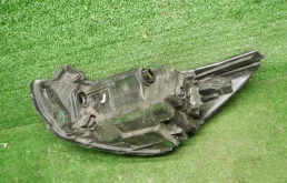 Фара ксенон левая для Hyundai Solaris 2011 года на фотографиях