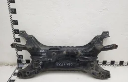 Подрамник двигателя для Mitsubishi Outlander 2016 года на фотографиях