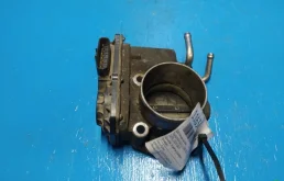 Дроссельная заслонка для Toyota RAV4 на фотографиях