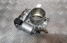 Дроссельная заслонка для Audi A4 2001 года на фотографиях