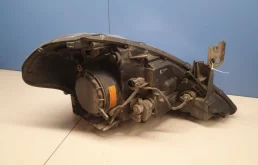 Фары для Nissan Tiida 2009 года на фотографиях